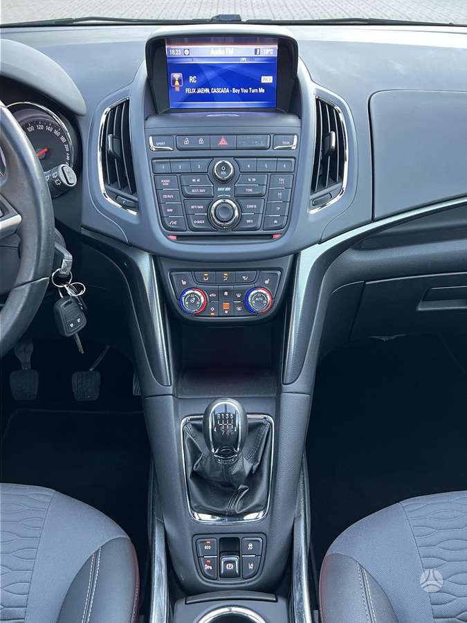 Opel Zafira 2012 — фото 42