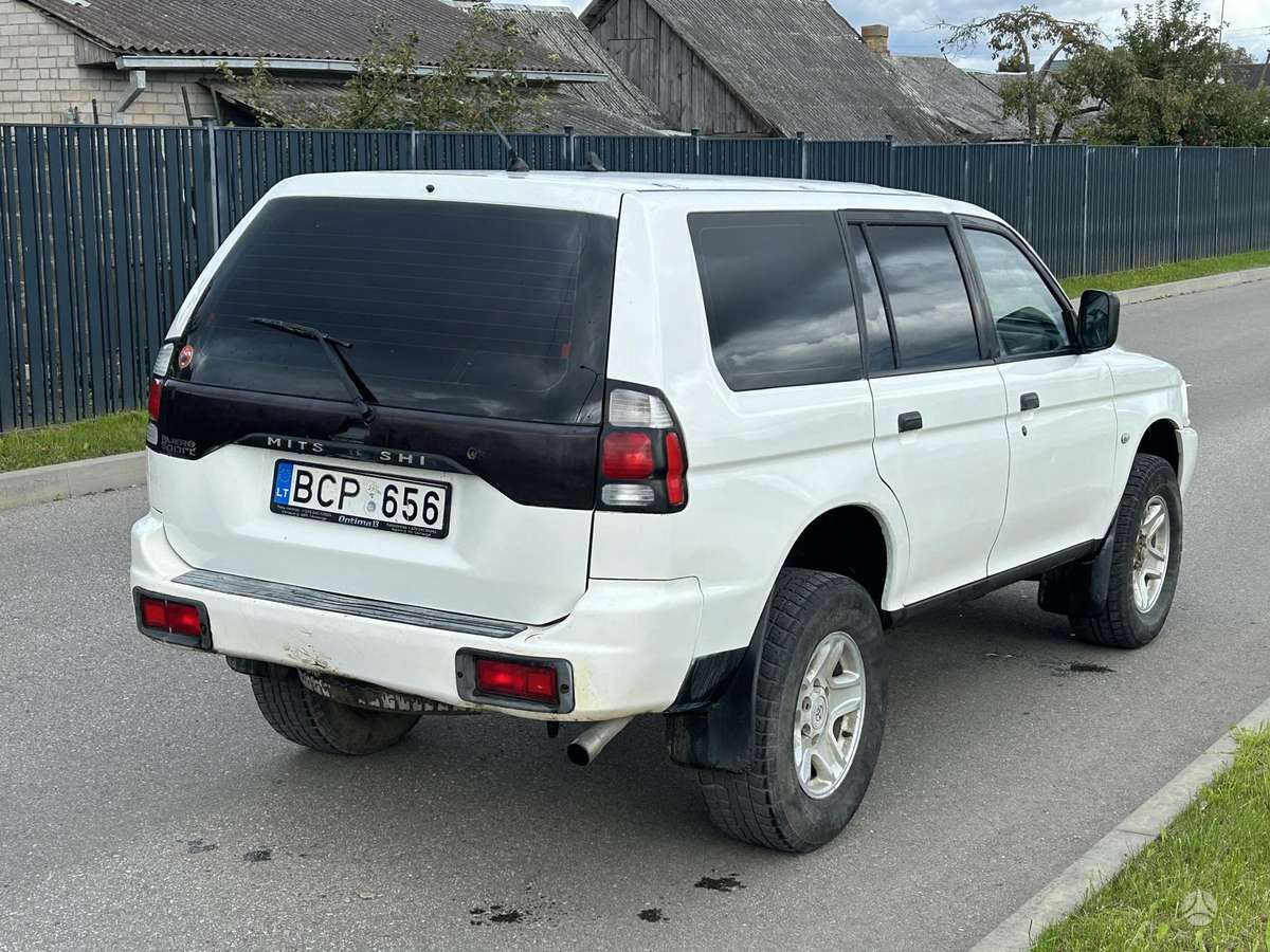 Mitsubishi Pajero 2005 — салон