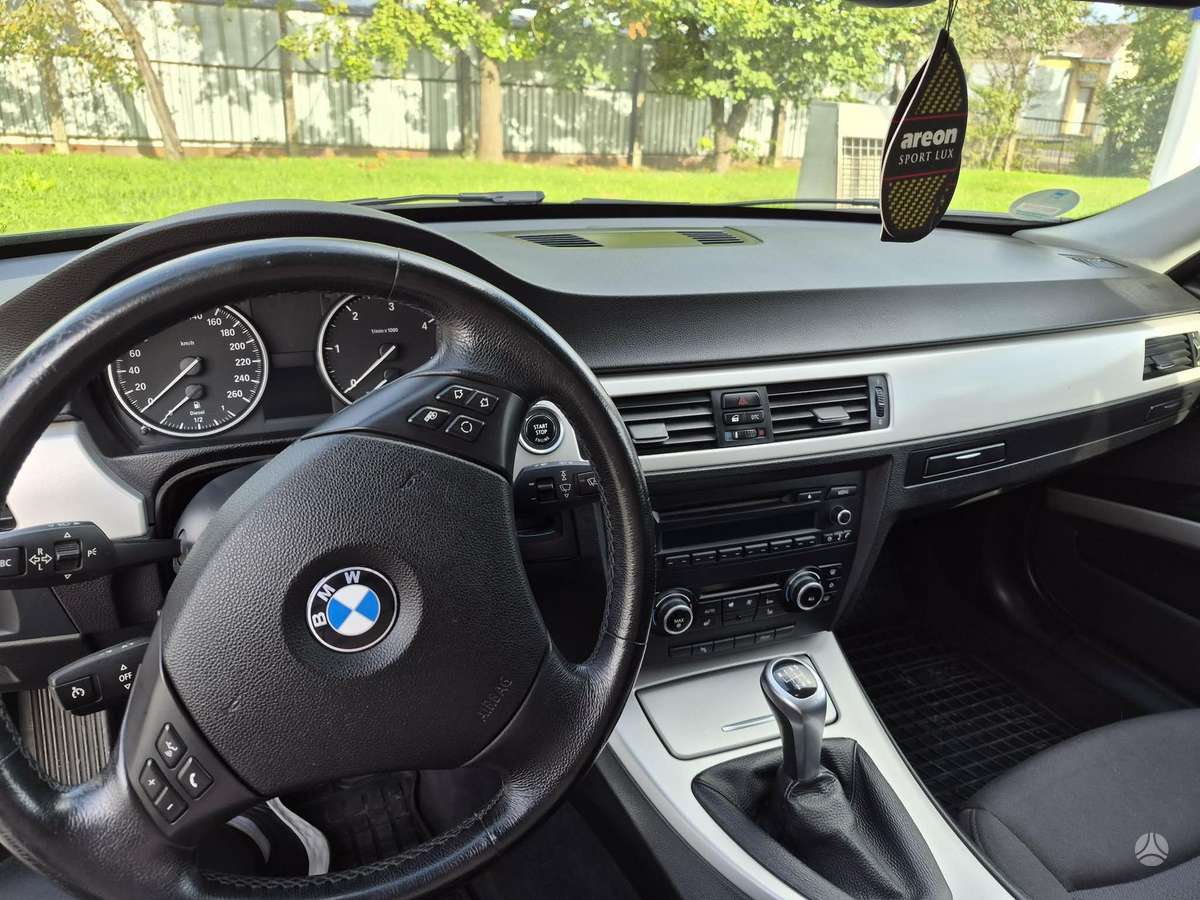 BMW 320 2010 — photo 10