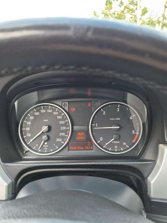 BMW 320 2010 — photo 11