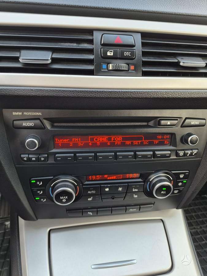 BMW 320 2010 — photo 12