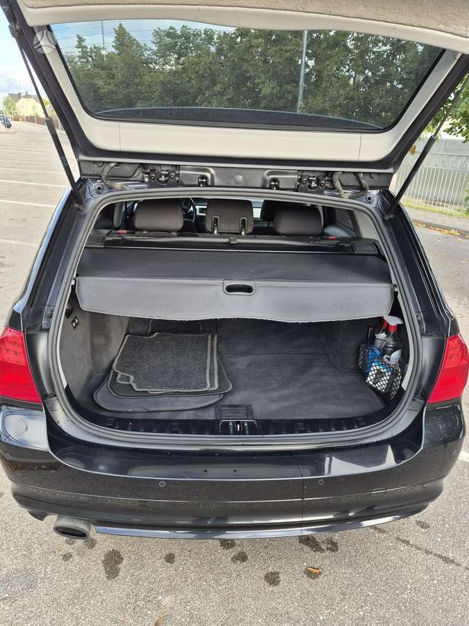 BMW 320 2010 — photo 13