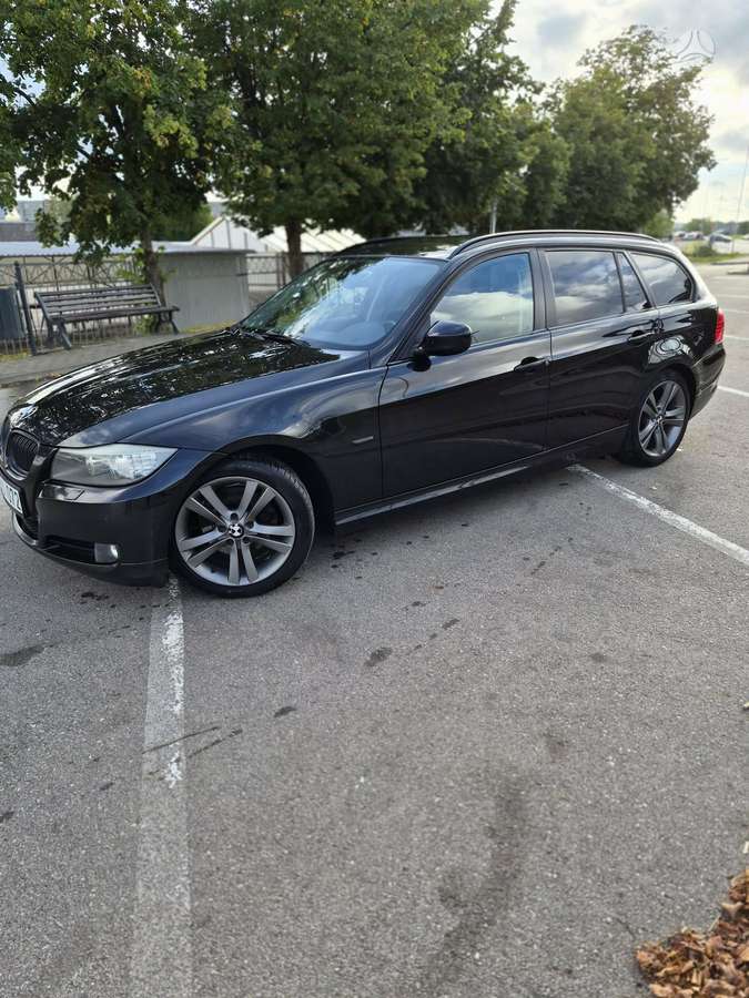 BMW 320 2010 — engine 1995 cm³, 200 HP (147kW)
