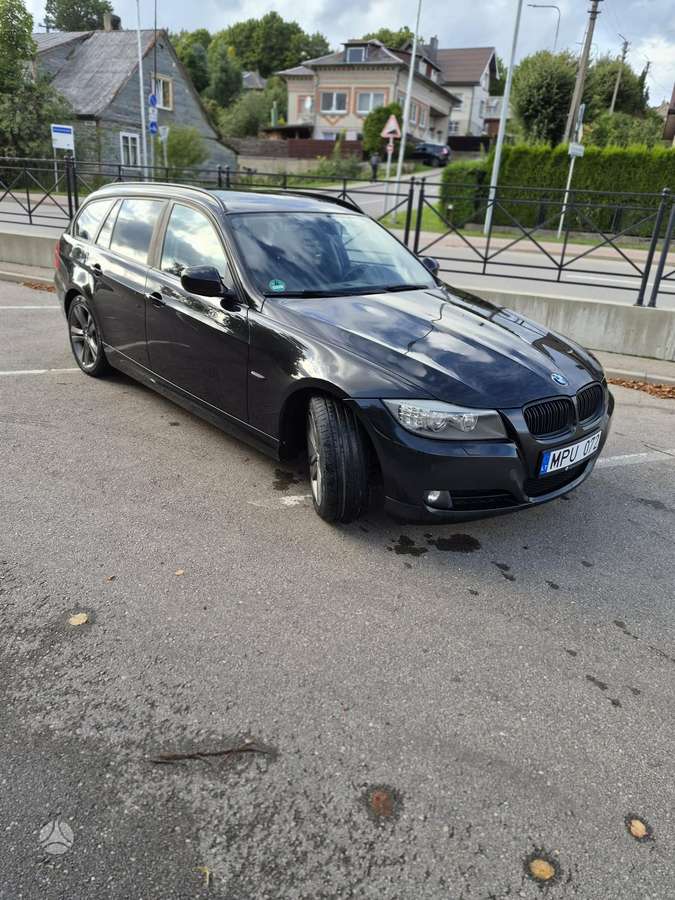 BMW 320 2010 — photo 5