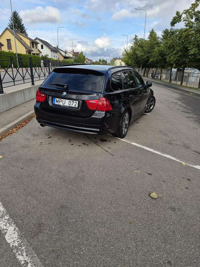 BMW 320 2010 — photo 6
