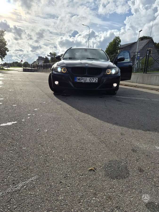 BMW 320 2010 — photo 7