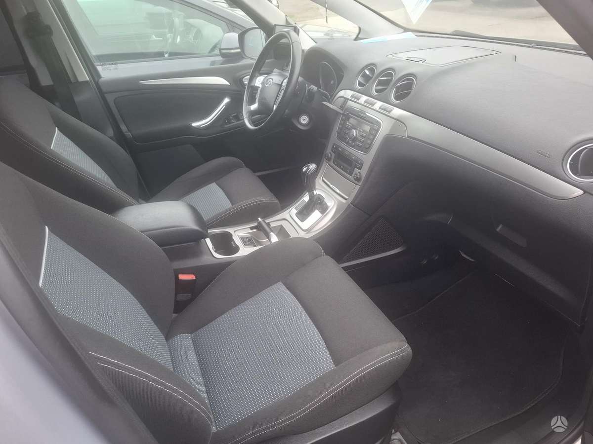 Ford S-MAX 2011 — photo 11