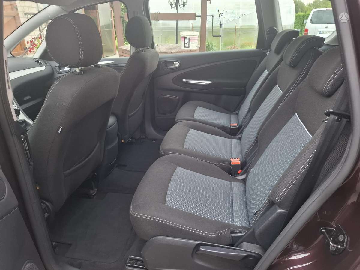 Ford S-MAX 2011 — photo 9