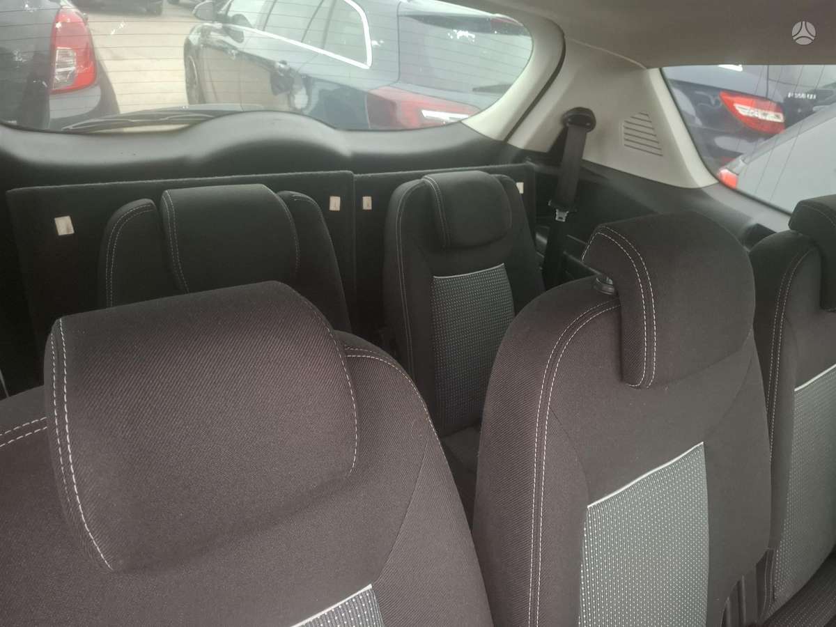 Ford S-MAX 2011 — photo 9