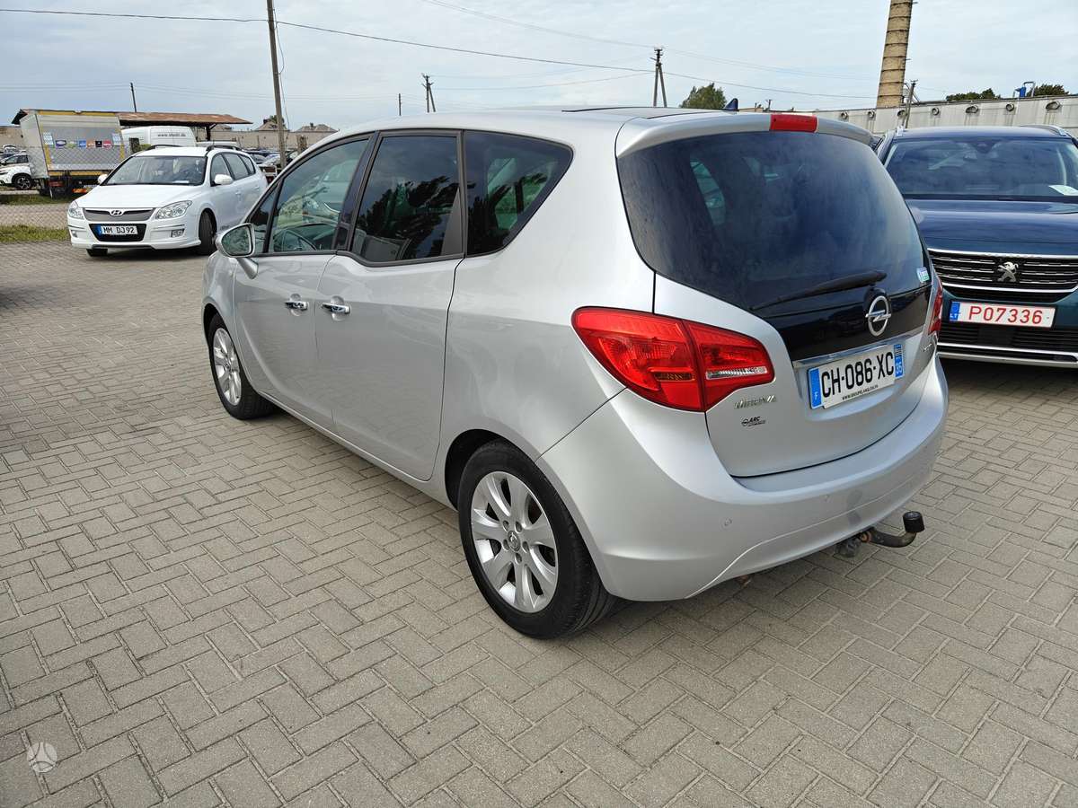 Opel Meriva 2012 — interior