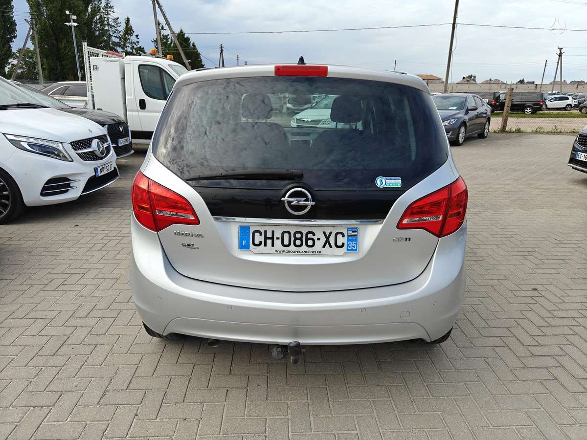 Opel Meriva 2012 — engine 1686 cm³, 110 HP (81kW)