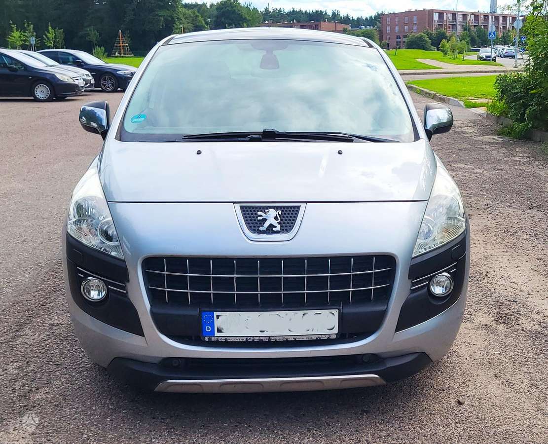Peugeot 3008 2011 — вигляд ззаду