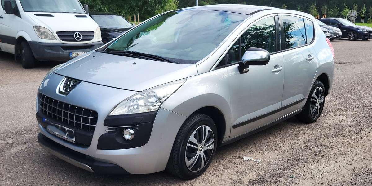 Peugeot 3008 2011 — салон