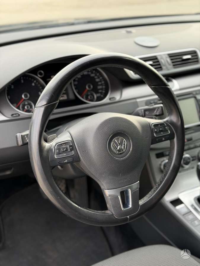 Volkswagen Passat 2013 — photo 18