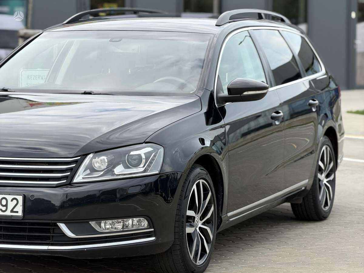 Volkswagen Passat 2013 — rear view