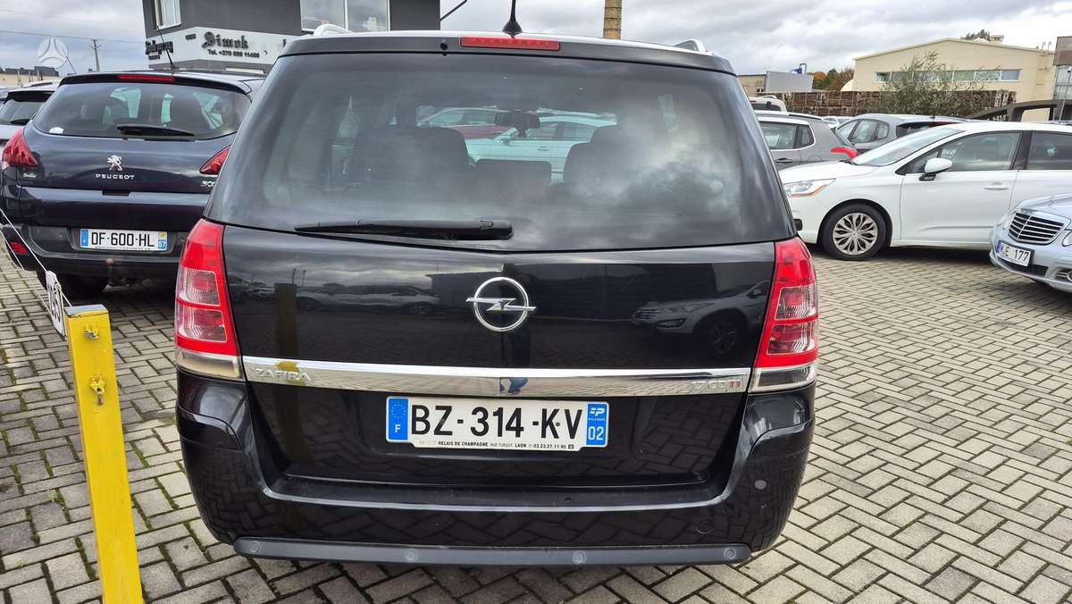 Opel Zafira 2011 — двигун 1700 cm³, 125 HP (92kW)
