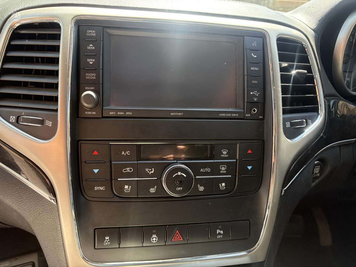 Jeep Grand 2012 — фото 15