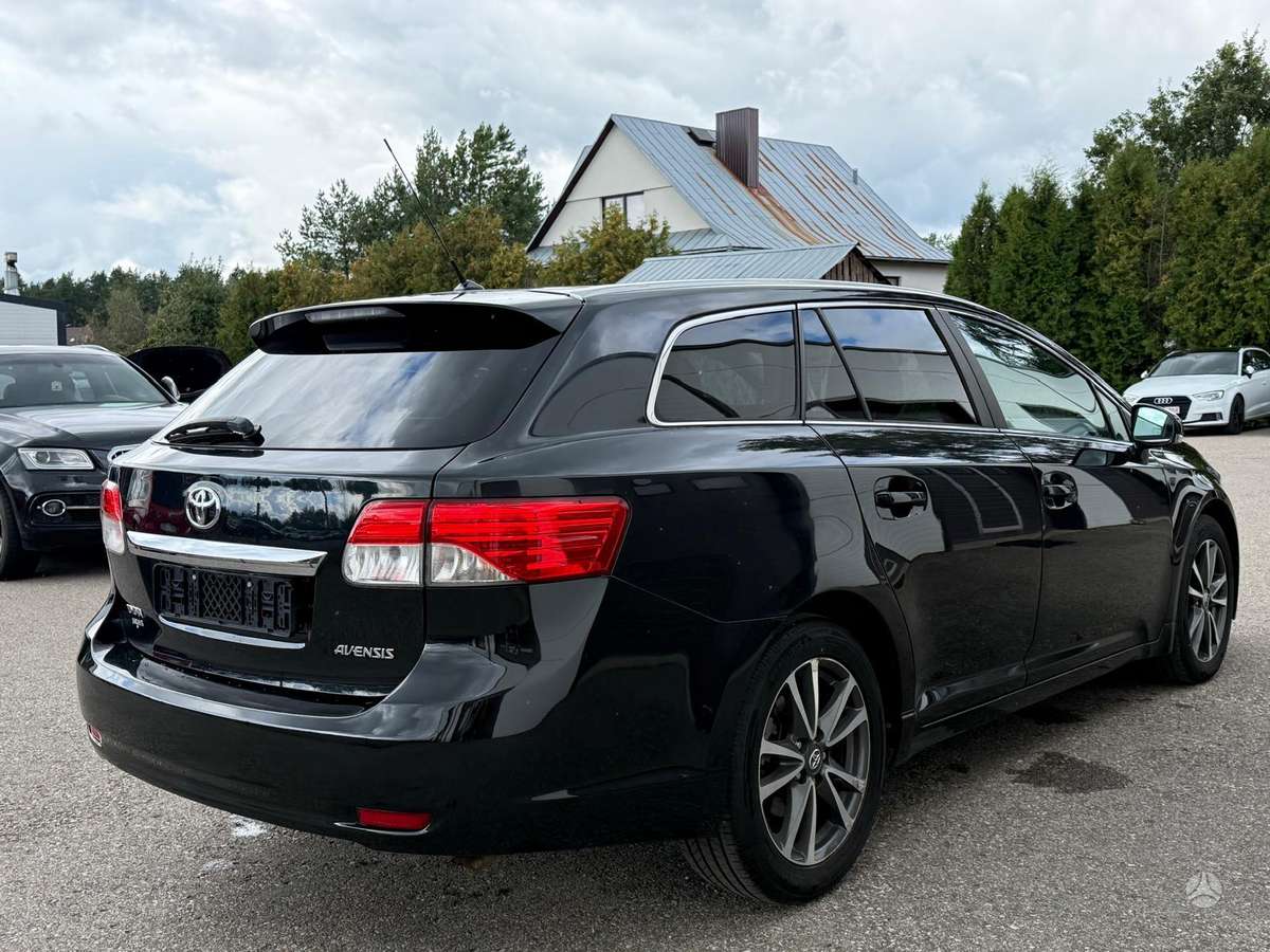 Toyota Avensis 2012 — двигун 1998 cm³, 126 HP (93kW)