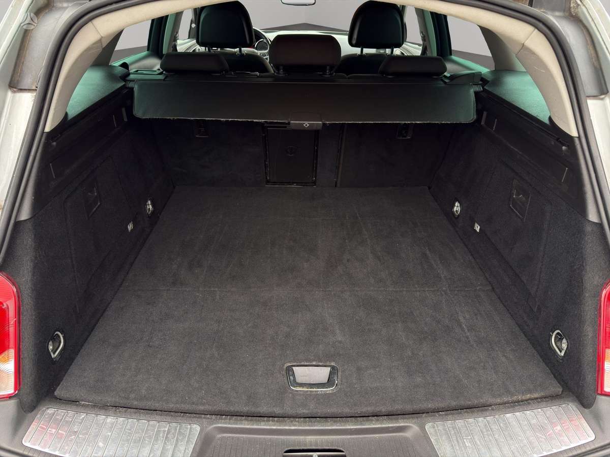 Opel Insignia 2010 — photo 10