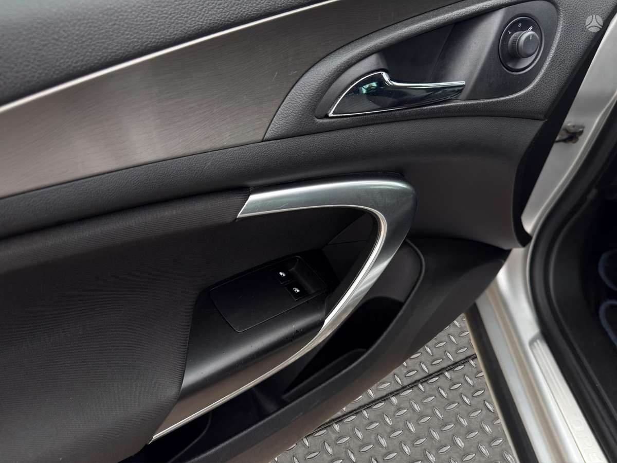 Opel Insignia 2010 — photo 13