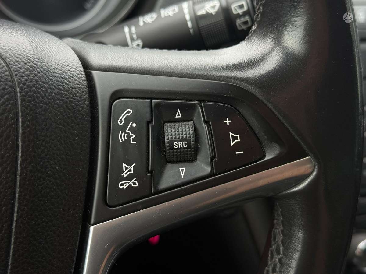 Opel Insignia 2010 — photo 19