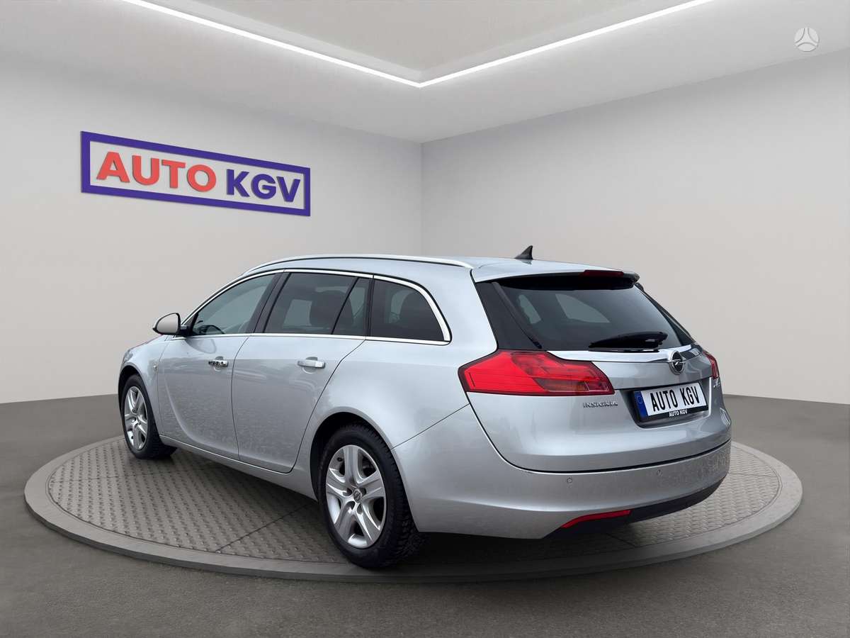 Opel Insignia 2010 — interior