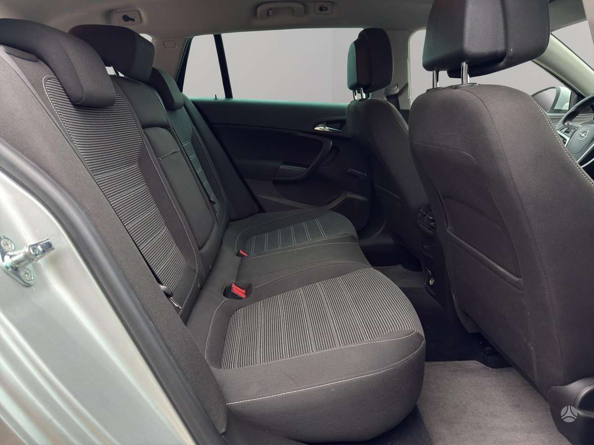 Opel Insignia 2010 — photo 9