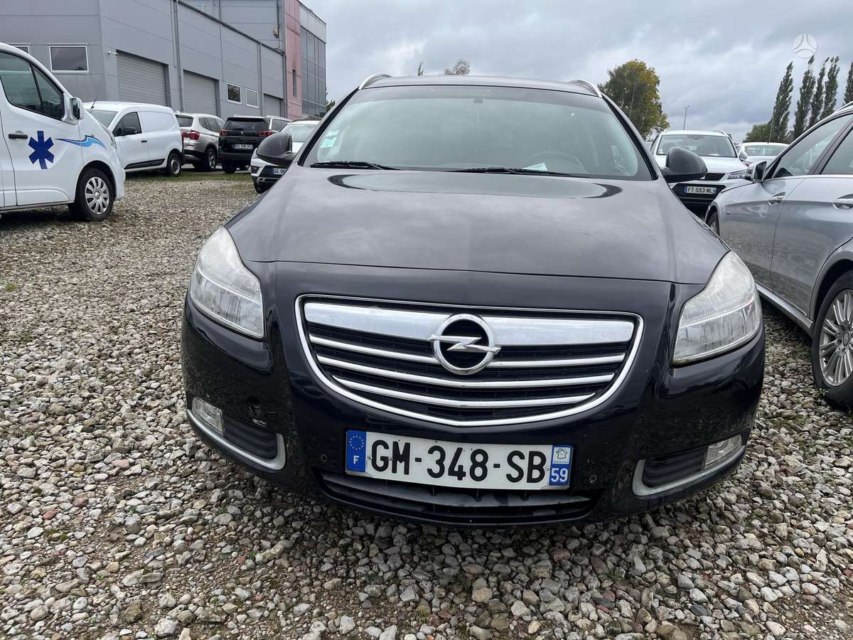Opel Insignia 2011 — rear view