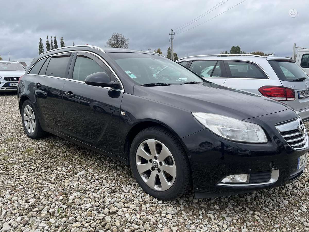 Opel Insignia 2011 — interior