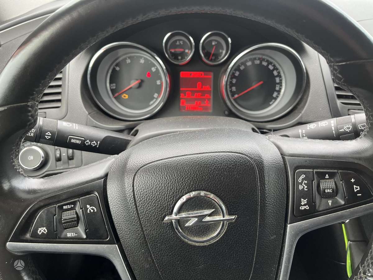 Opel Insignia 2011 — photo 8