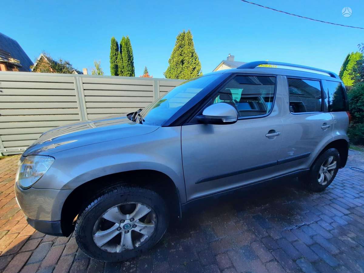 Skoda Yeti 2012 — rear view