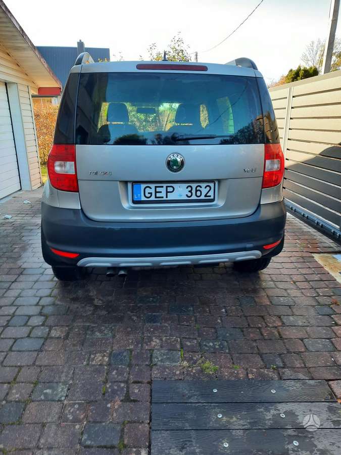Skoda Yeti 2012 — interior