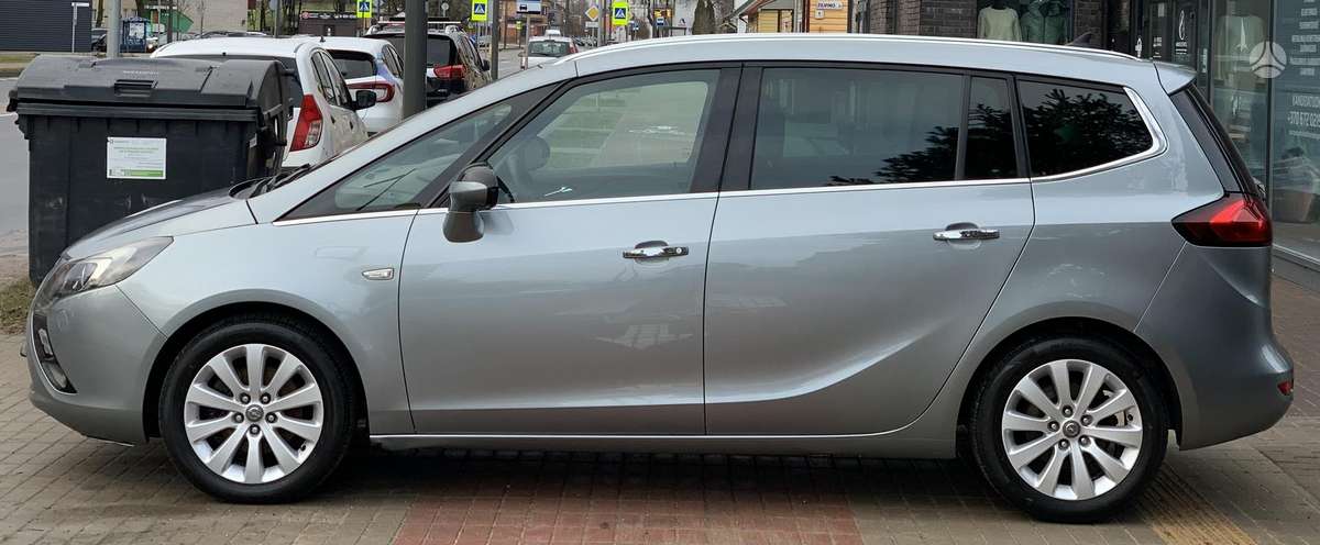 Opel Zafira 2012 — photo 10