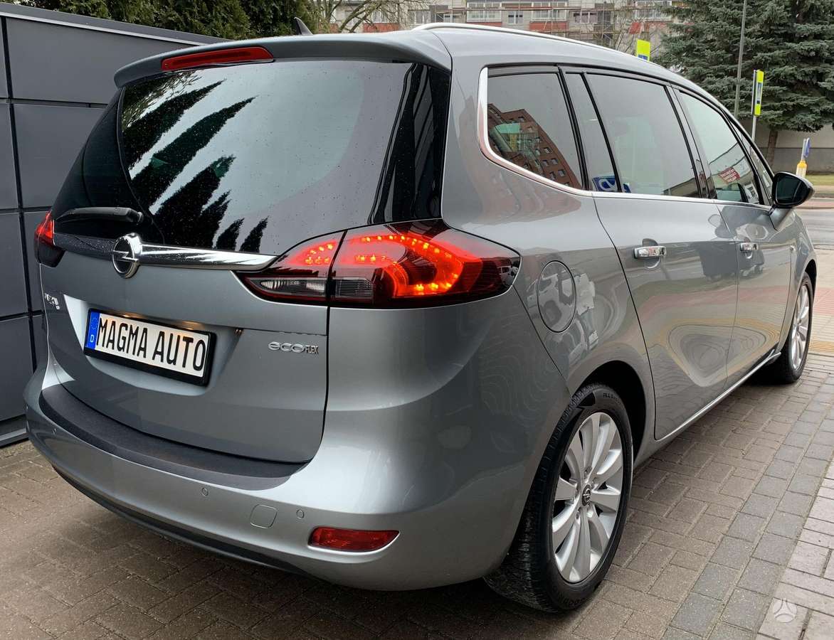 Opel Zafira 2012 — photo 11