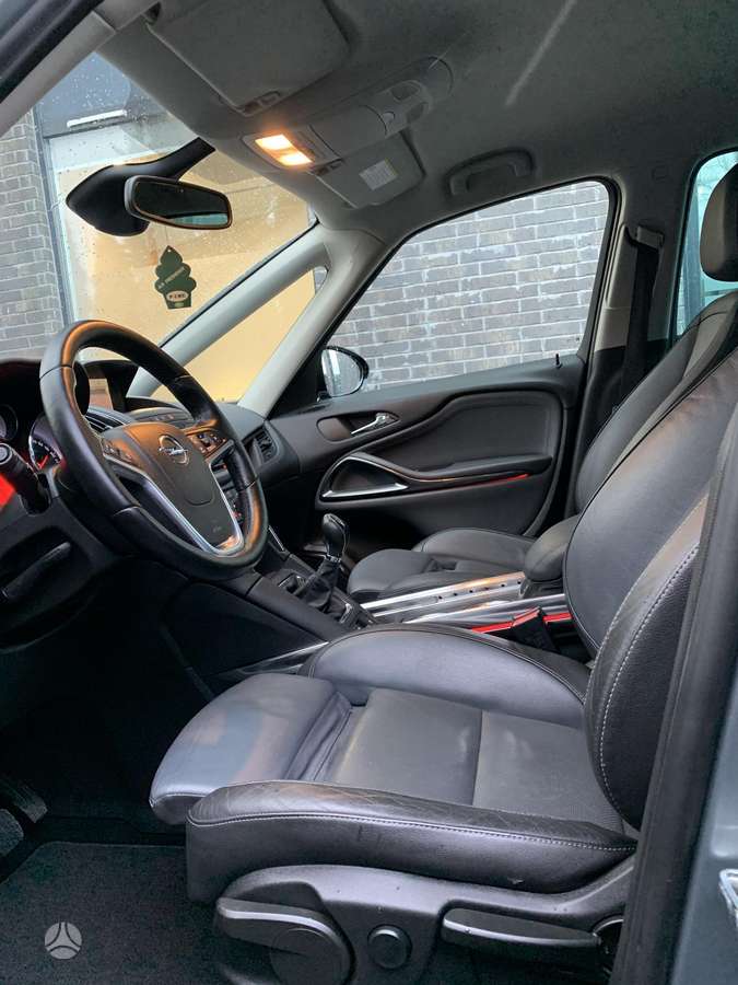 Opel Zafira 2012 — photo 17