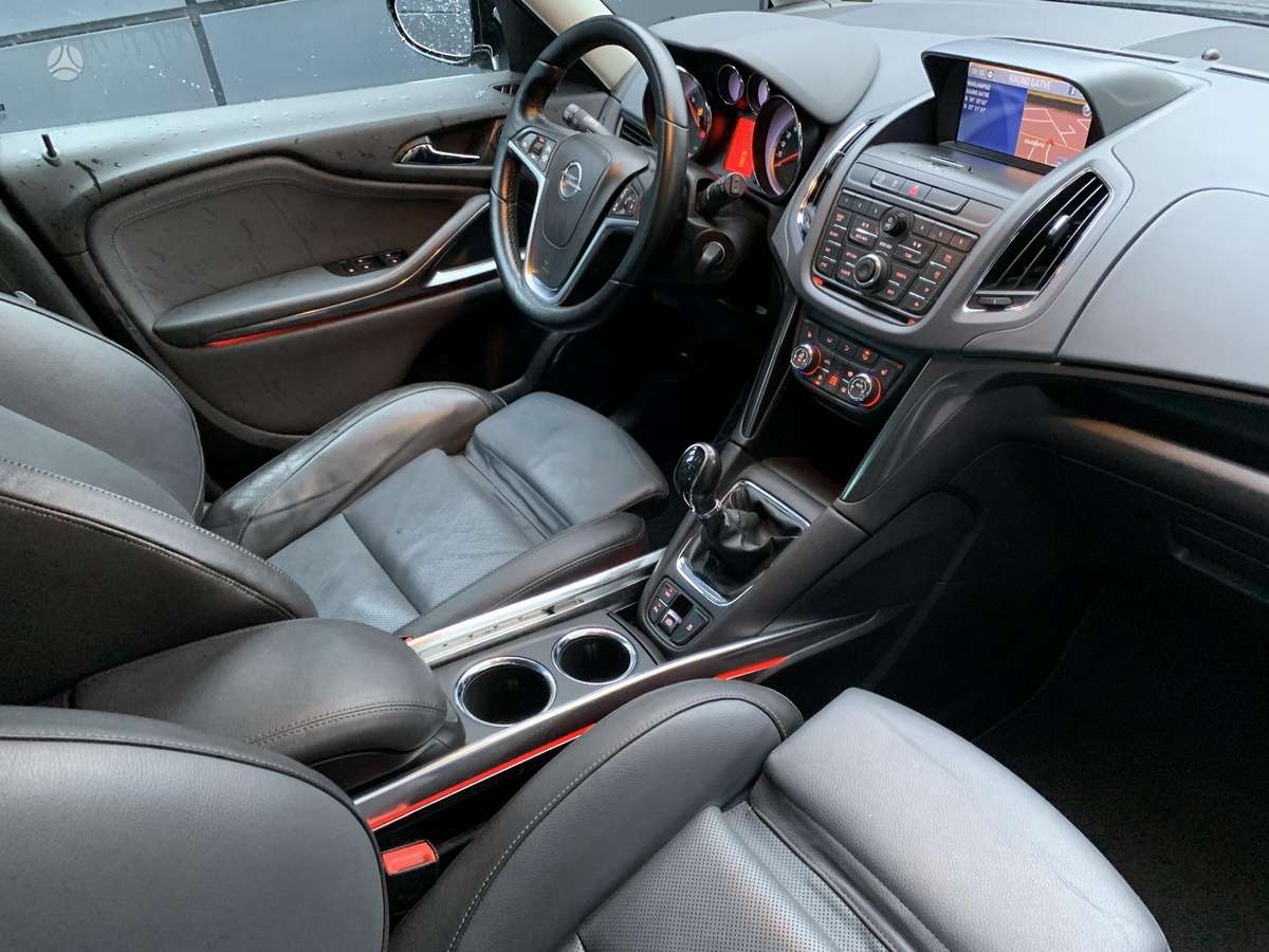 Opel Zafira 2012 — photo 19