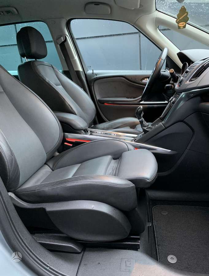 Opel Zafira 2012 — photo 20