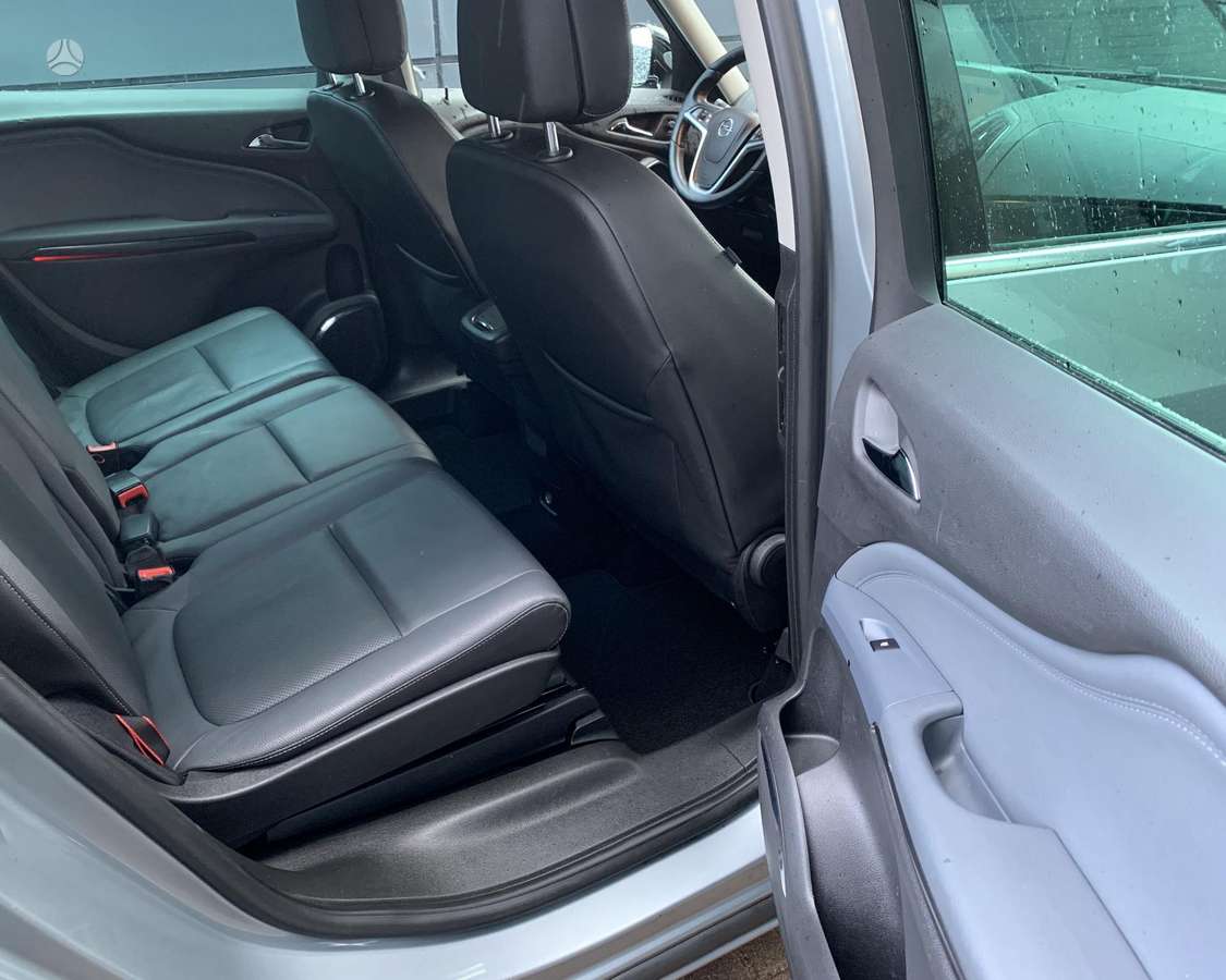 Opel Zafira 2012 — photo 23