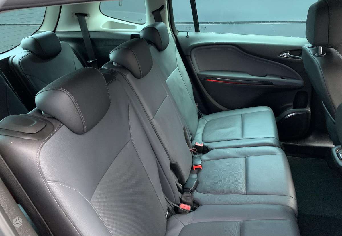 Opel Zafira 2012 — photo 25