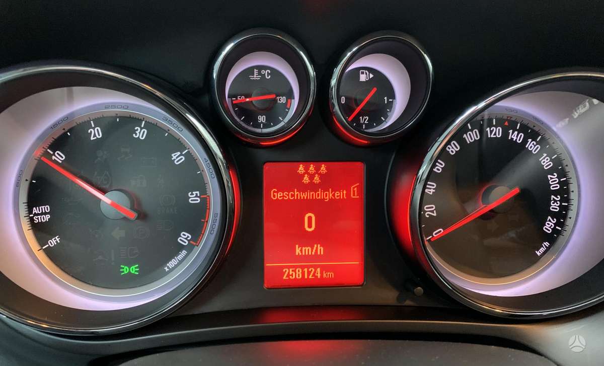 Opel Zafira 2012 — photo 27