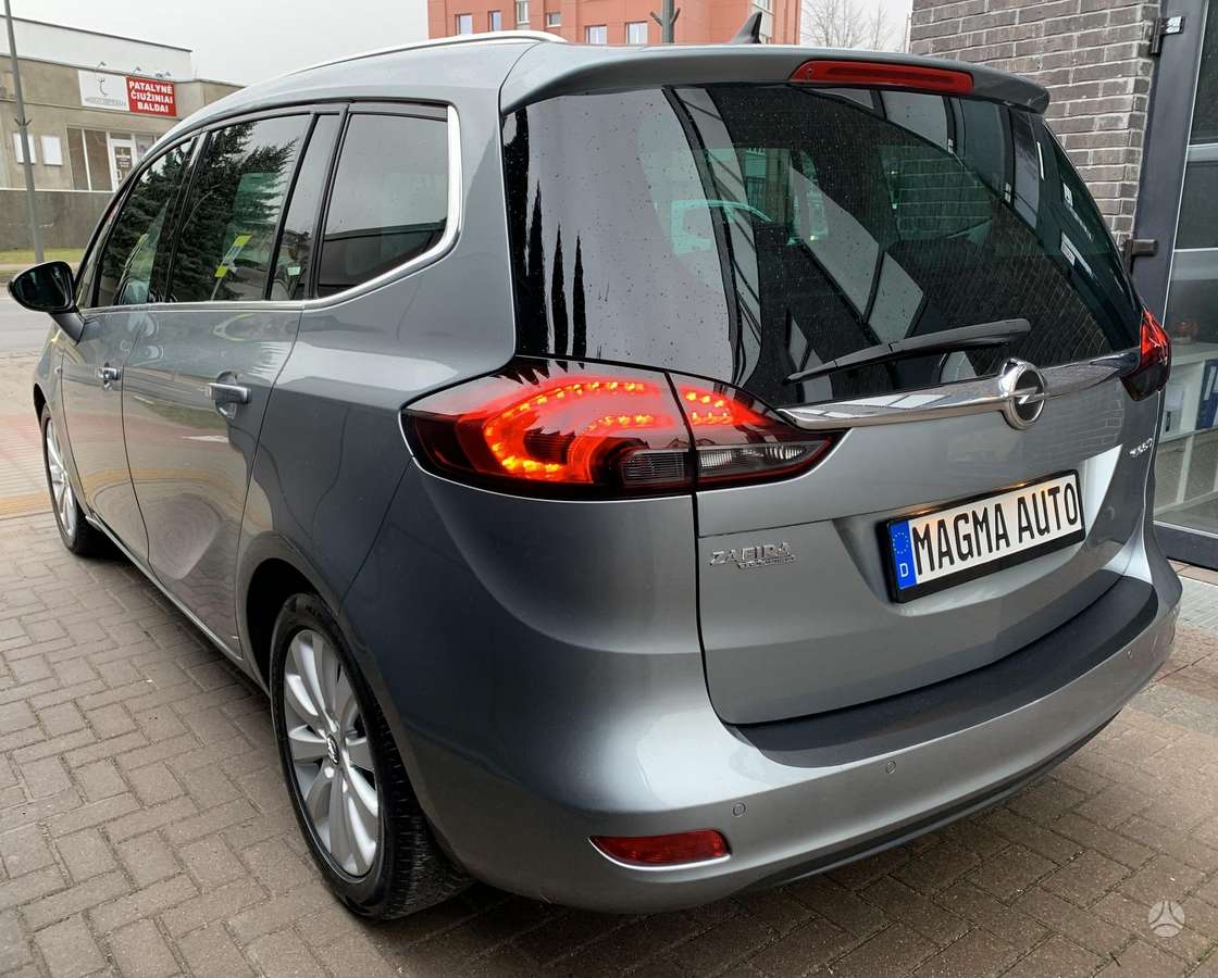 Opel Zafira 2012 — engine 1956 cm³, 131 HP (96kW)