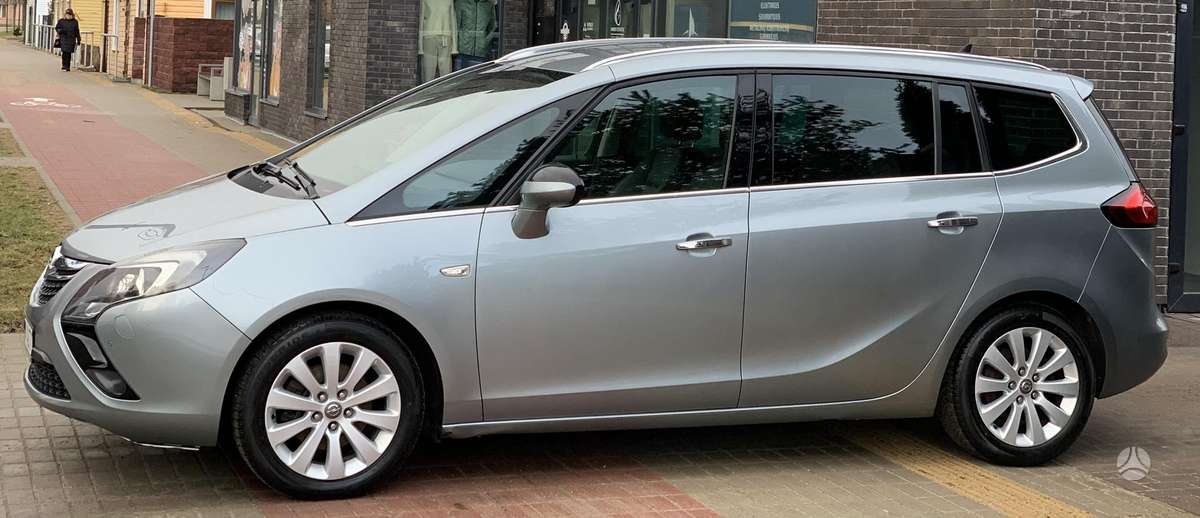 Opel Zafira 2012 — photo 9