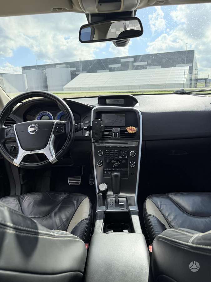 Volvo XC60 2010 — фото 13