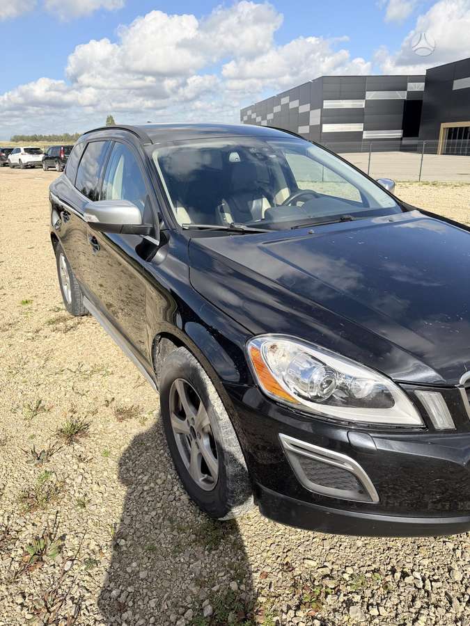 Volvo XC60 2010 — двигун 2400 cm³, 205 HP (151kW)