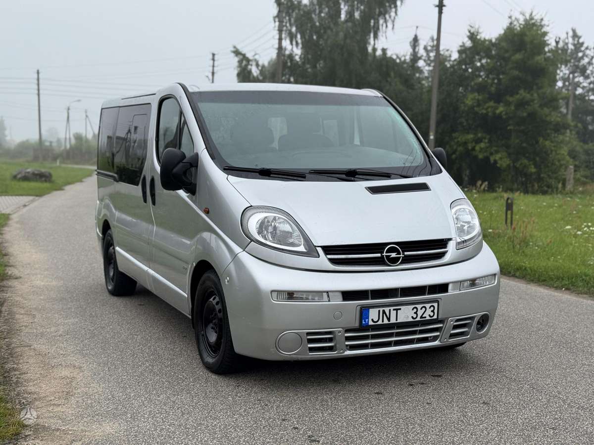 Opel Vivaro 2005 — салон