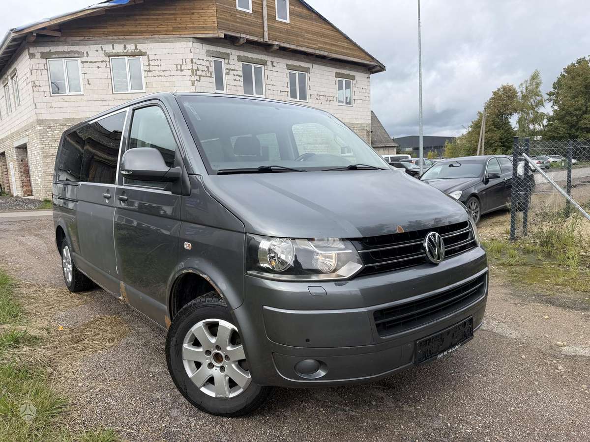 Volkswagen Caravelle 2009 — вигляд ззаду