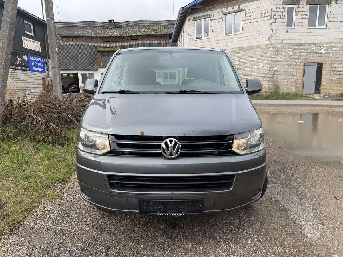 Volkswagen Caravelle 2009 — салон