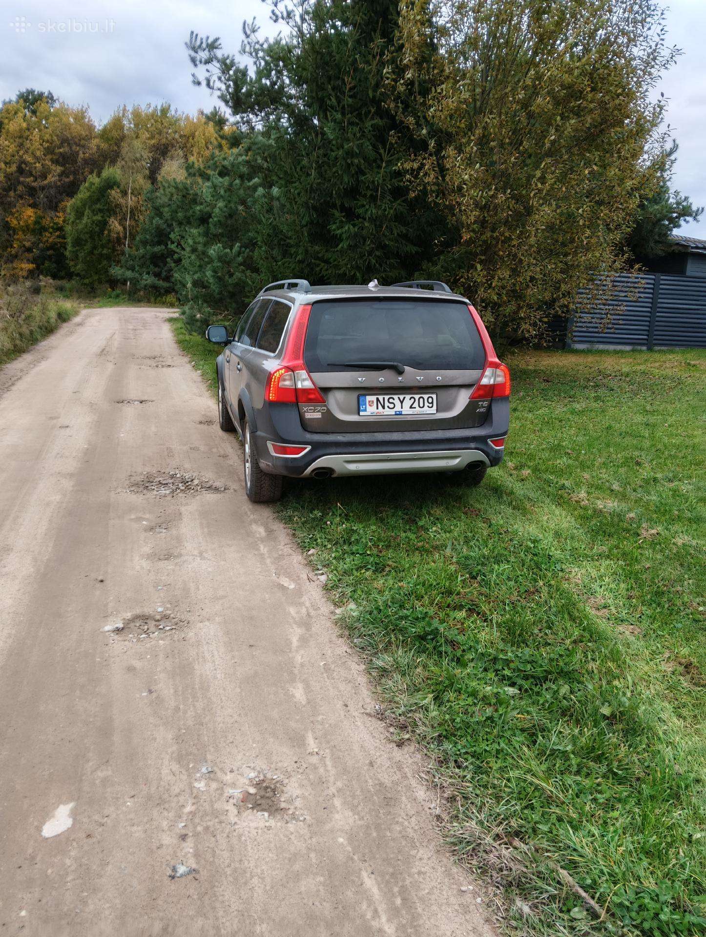 Volvo XC70 2011 — engine 3000 cm³, 305 HP (224kW)