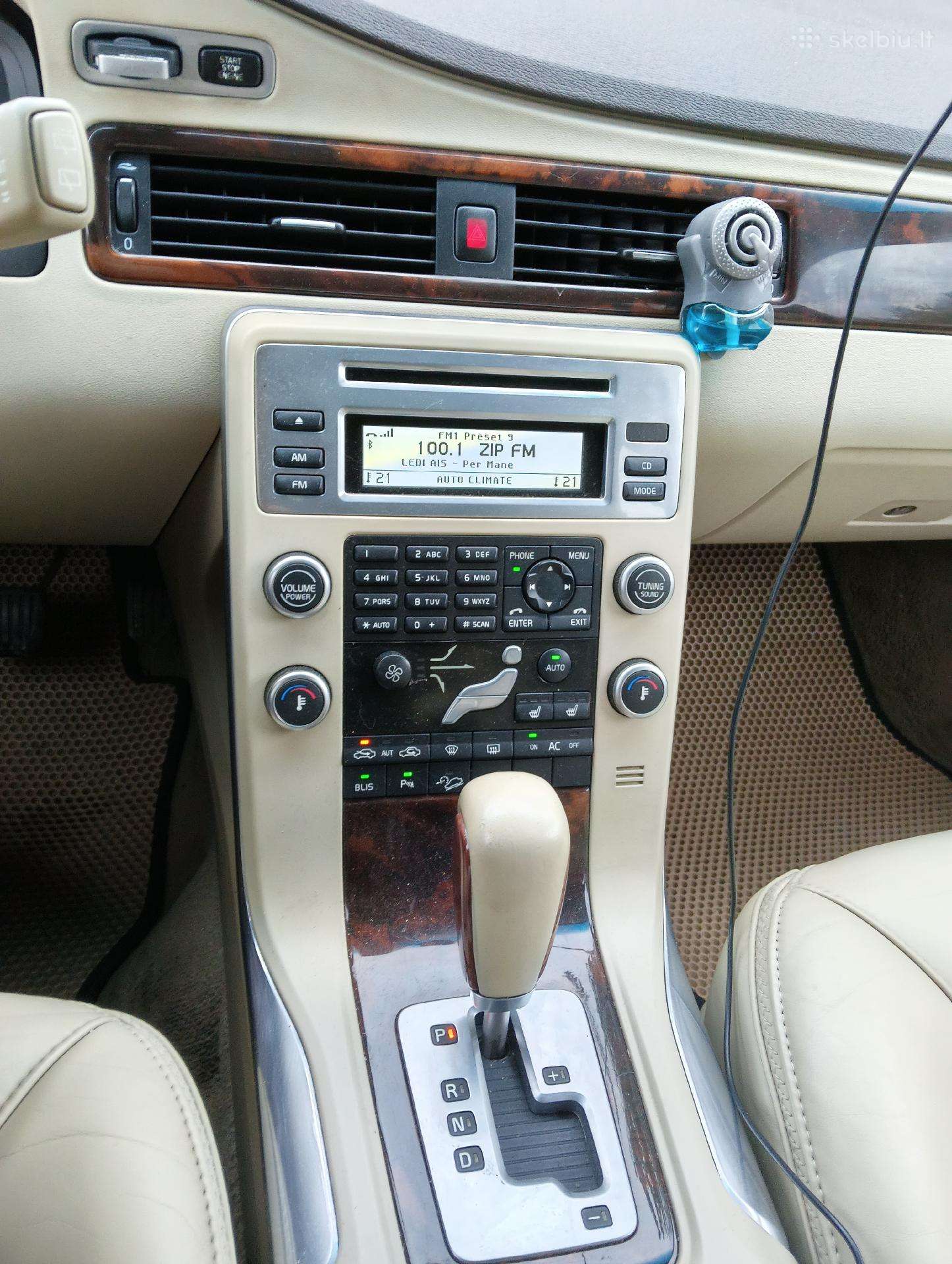 Volvo XC70 2011 — photo 6
