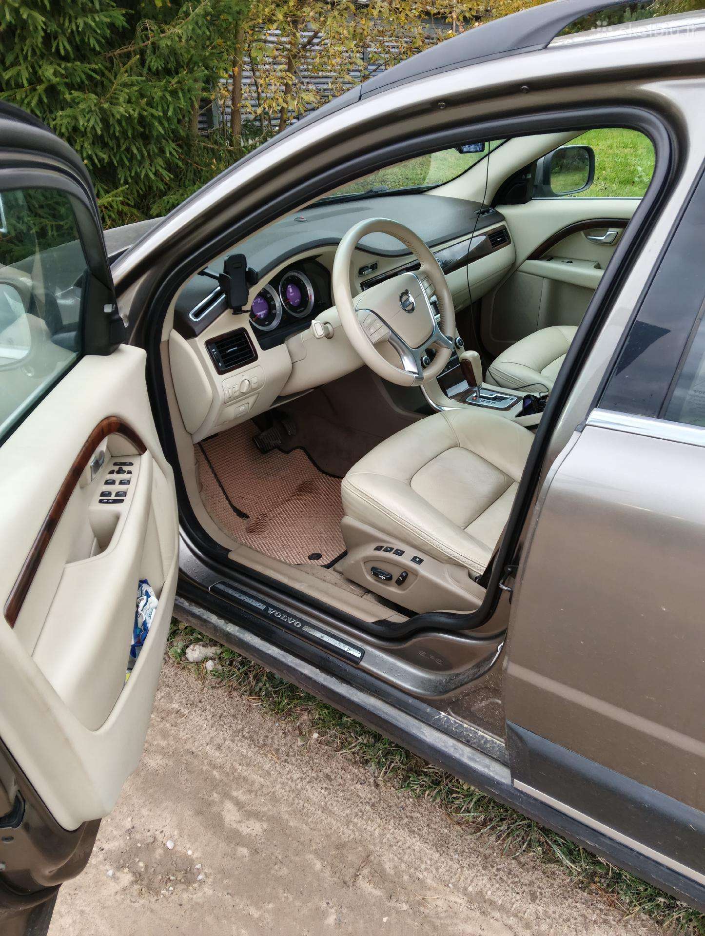 Volvo XC70 2011 — photo 9